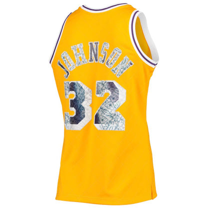 LA.Lakers #32 Magic Johnson Mitchell & Ness 1996-97 Hardwood Classics 75th Anniversary Diamond Swingman Jersey  Gold Stitched American Basketball Jersey - Main View