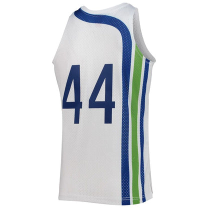 A.Hawks #44 Pete Maravich Mitchell & Ness 1970-71 Hardwood Classics Swingman Jersey White Stitched American Basketball Jersey - Main View